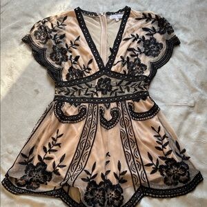 NWT Honey Belle Lace Embroidered Romper Size Small